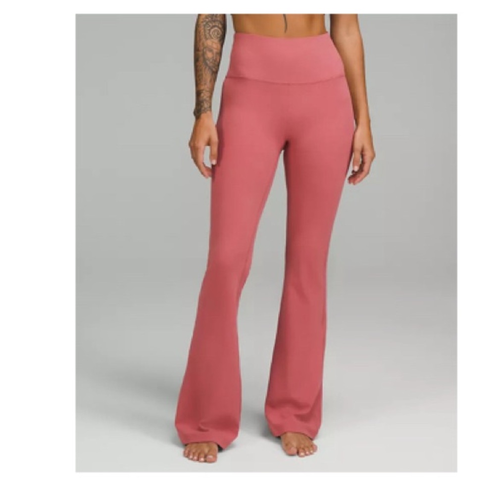 Groove Nulu Super-High-Rise Flared Pant
Regular